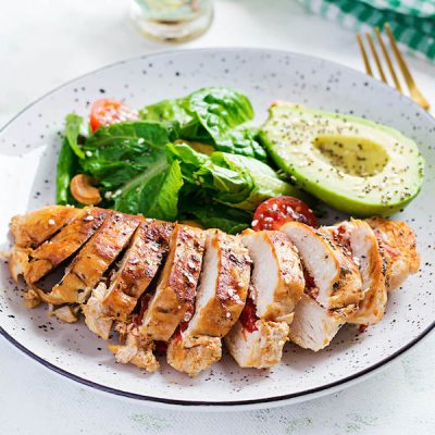trendy-salad-chicken-grilled-fillet-with-salad-fr-2021-08-28-08-58-49-utc-qbk14ch4mcncg6nufucct0tucap7jtcld68t3rqhsw