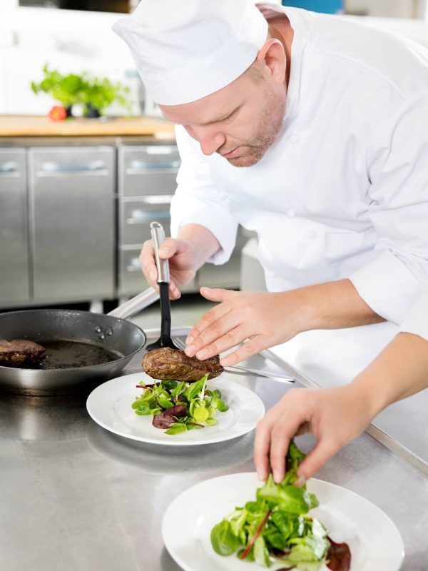 professional-chef-prepare-steak-dish-at-restaurant-2022-12-16-09-52-27-utc-qbd4k5efzaupqxf24ervxxuicajntl0h29tgkjbry8